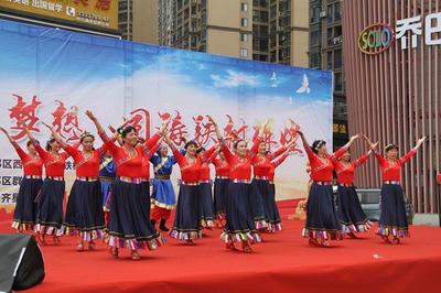 曾都区西城铁树社区举行庆祝新中国成立70周年文艺汇演
