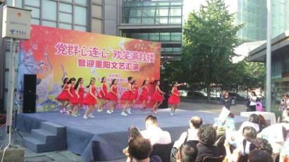 金秋送爽迎双节，社区同乐庆重阳