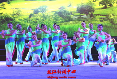 四秩耕耘铸辉煌，文艺慰问谱新章——庆祝湖北化肥厂建厂40周年文艺慰问演出隆重举行